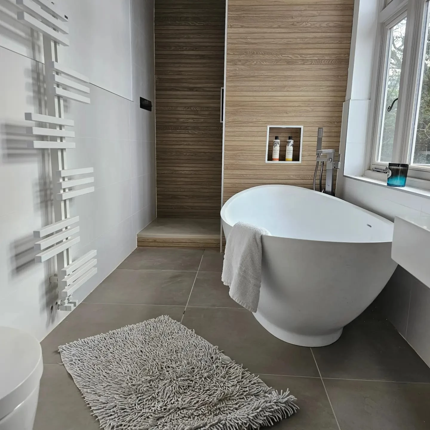 Wood effect tiled bathroom